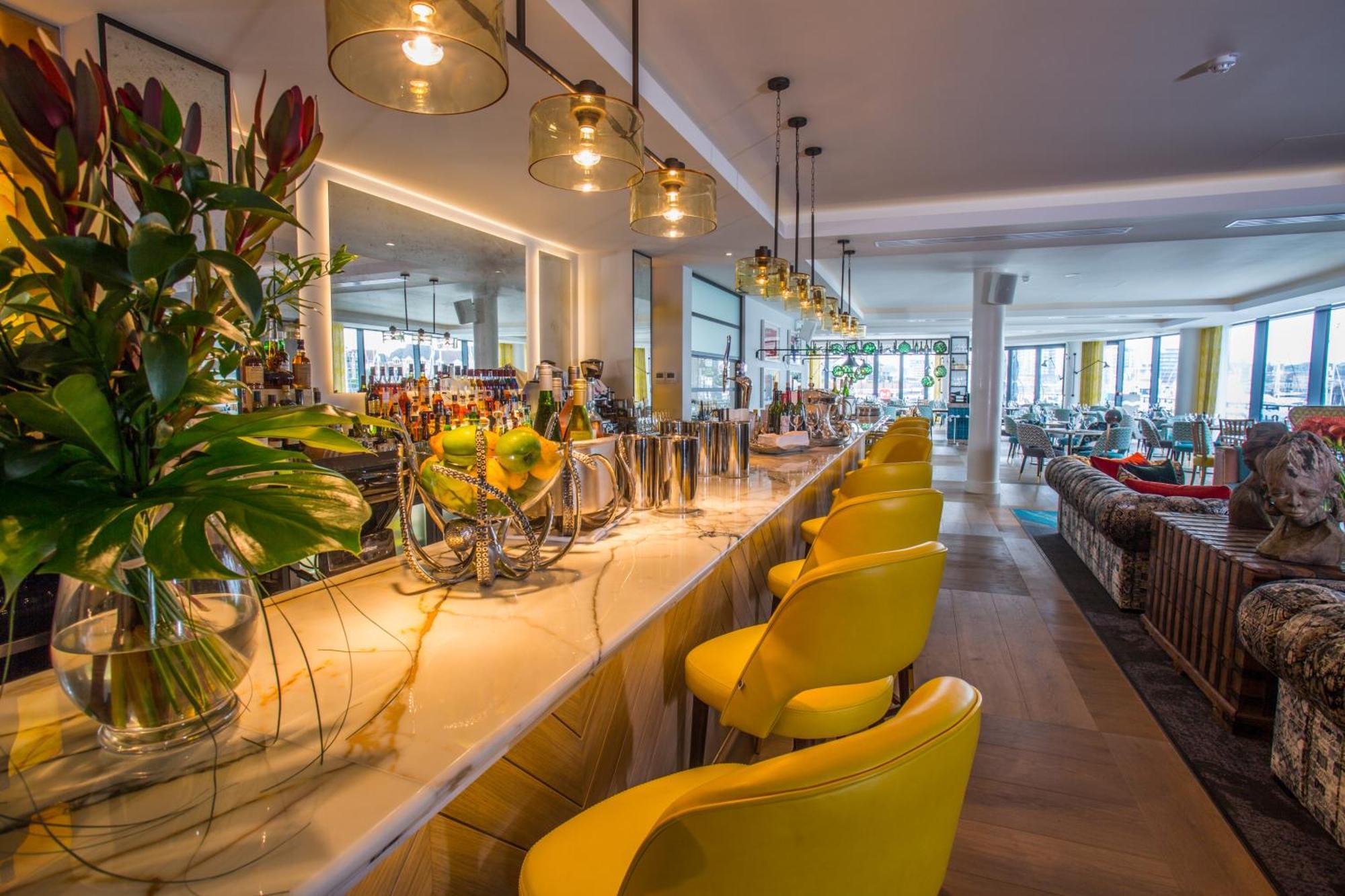 Harbour Hotel & Spa Southampton Eksteriør billede The bar at the 100 Queen's Gate