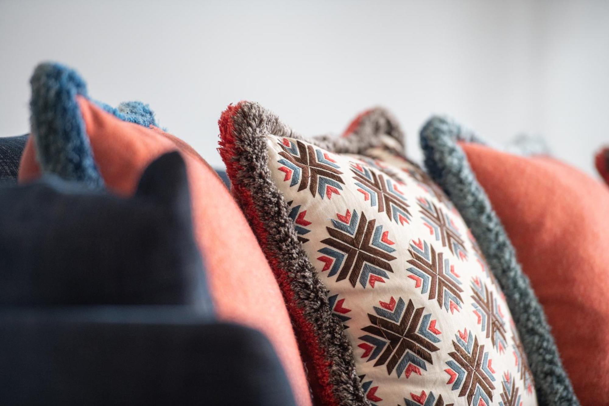 Harbour Hotel & Spa Southampton Værelse billede A collection of cushions