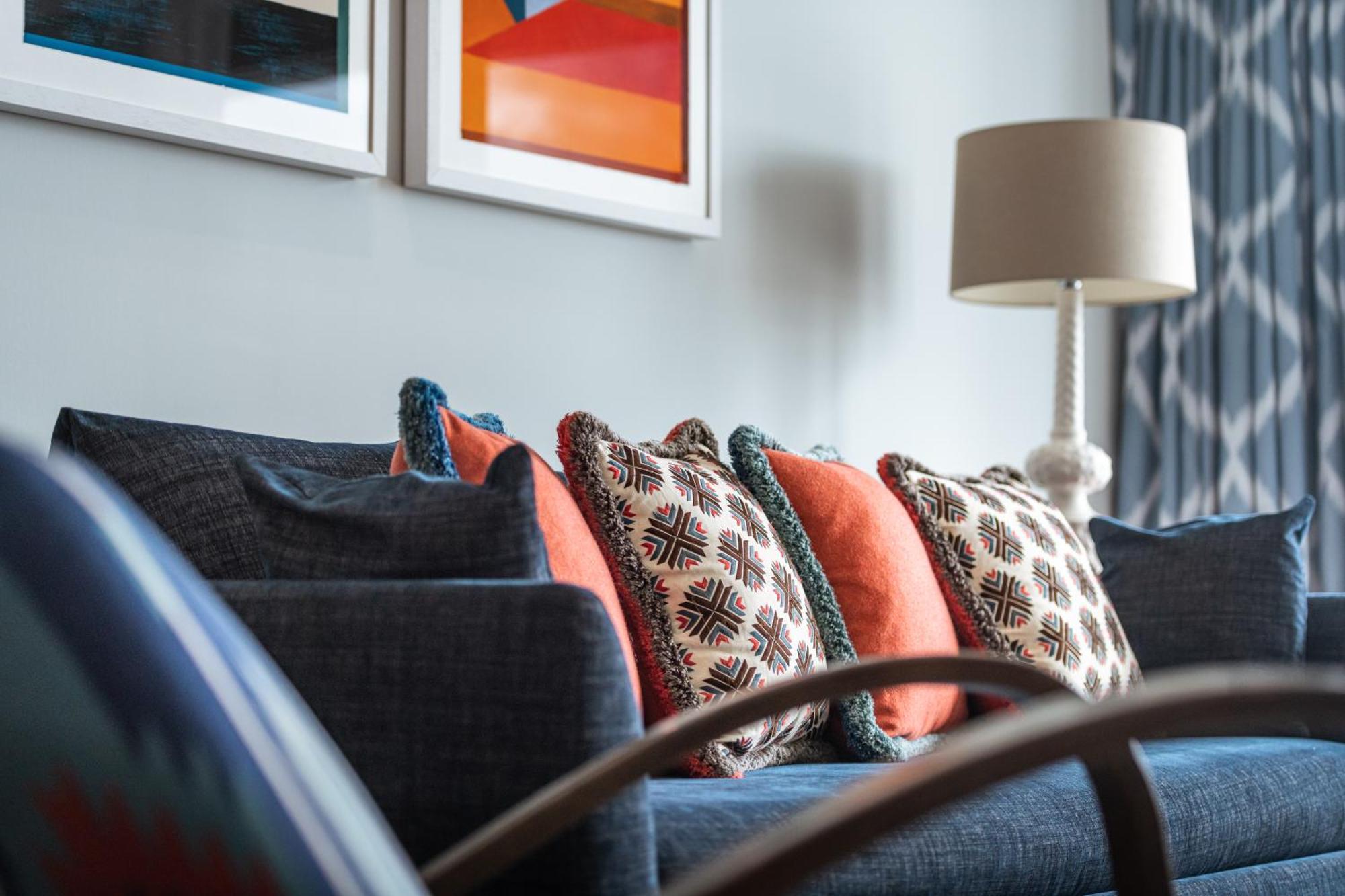 Harbour Hotel & Spa Southampton Værelse billede A sofa with cushions