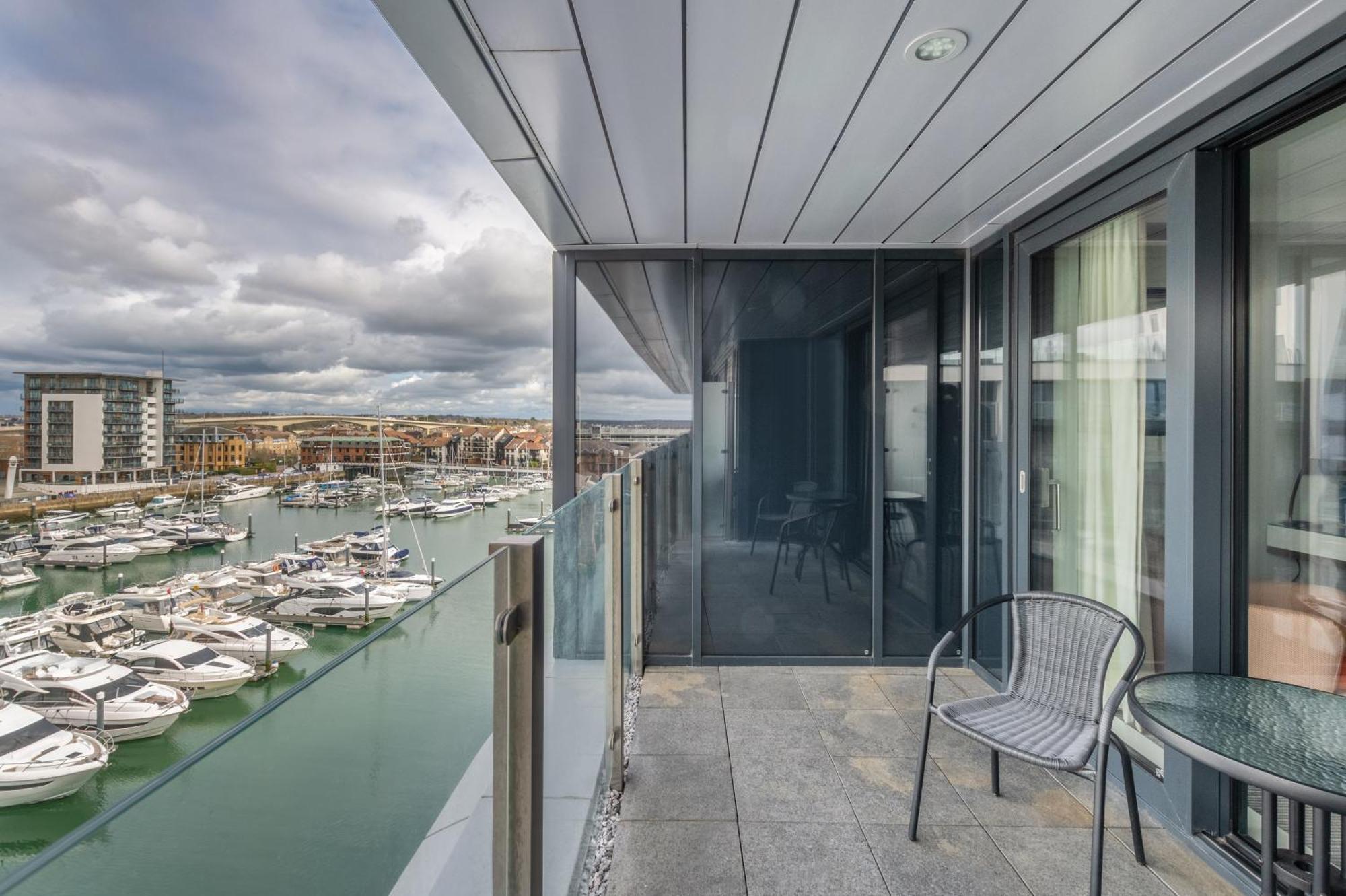 Harbour Hotel & Spa Southampton Værelse billede A balcony in a residential apartment