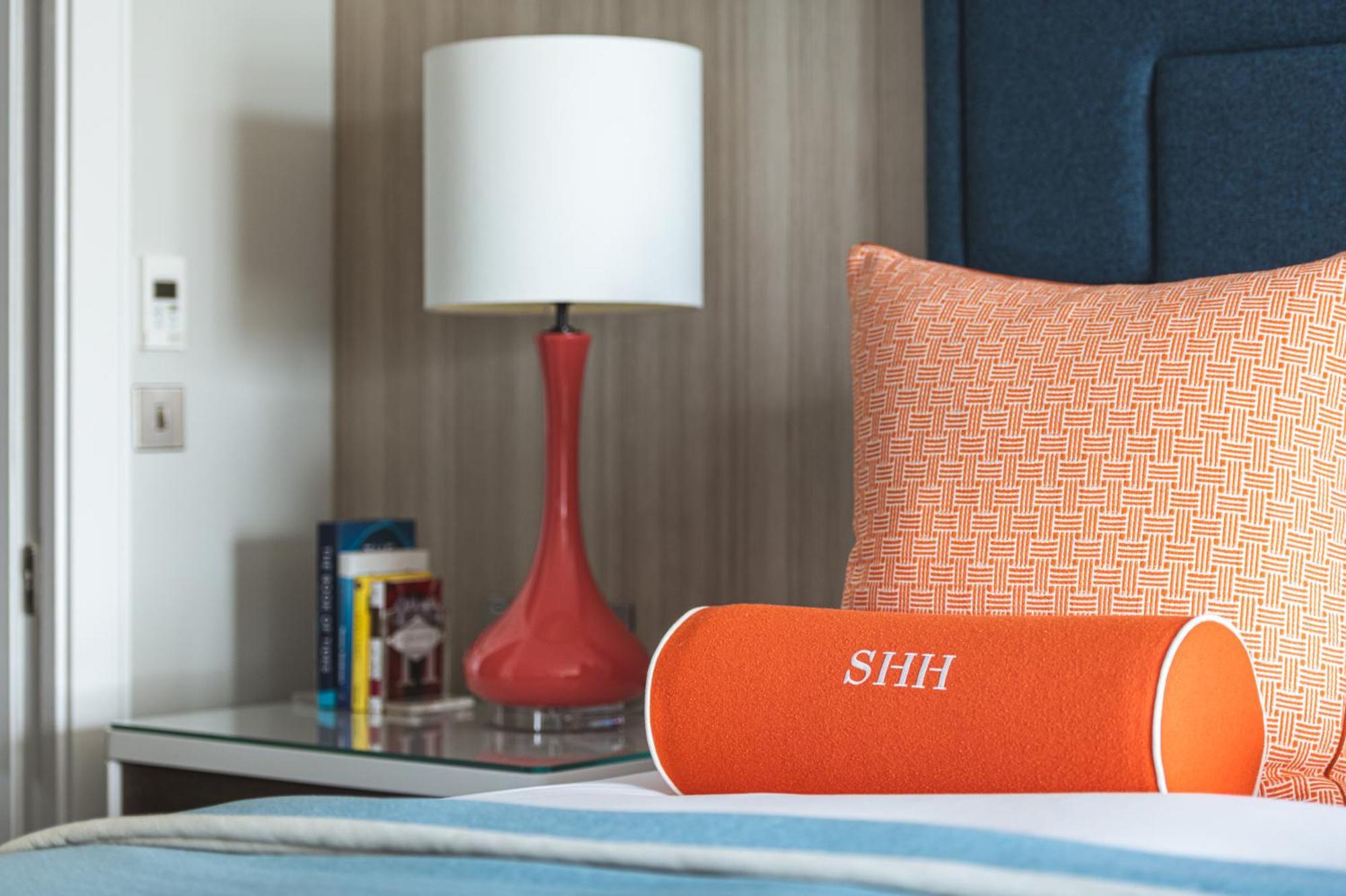 Harbour Hotel & Spa Southampton Eksteriør billede A bolster pillow