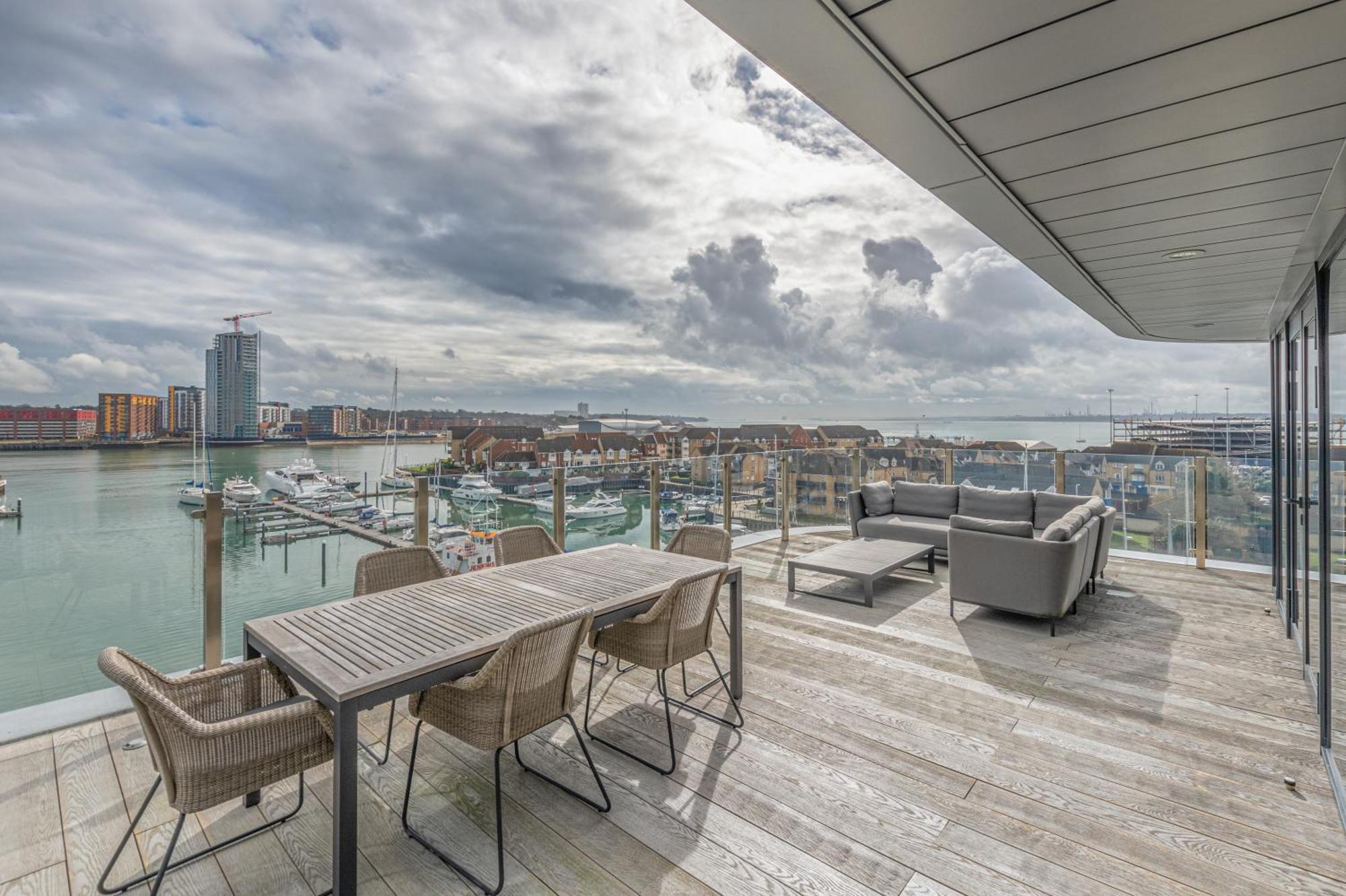 Harbour Hotel & Spa Southampton Værelse billede The roof terrace at The Beacon