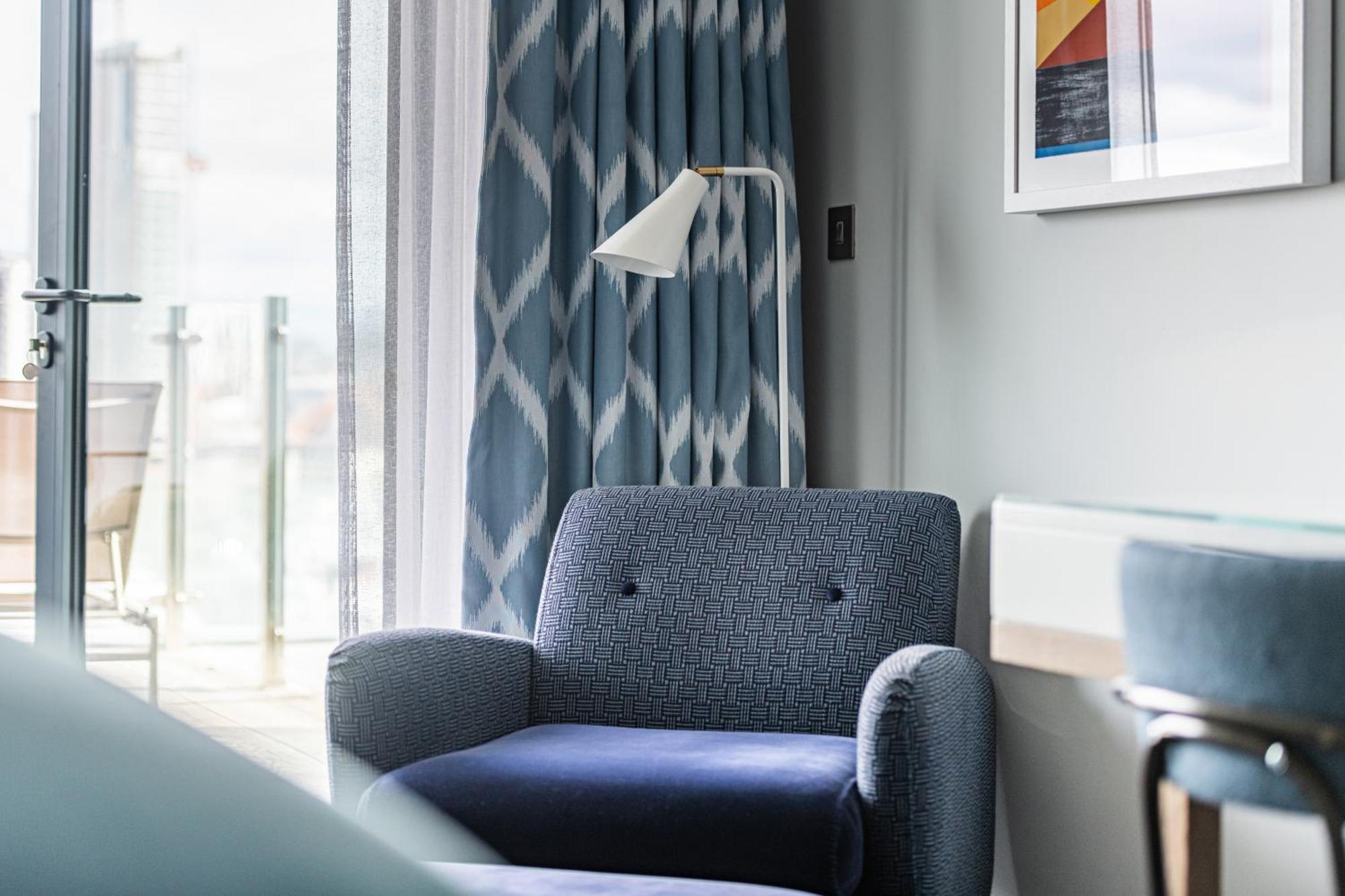 Harbour Hotel & Spa Southampton Eksteriør billede A floor lamp