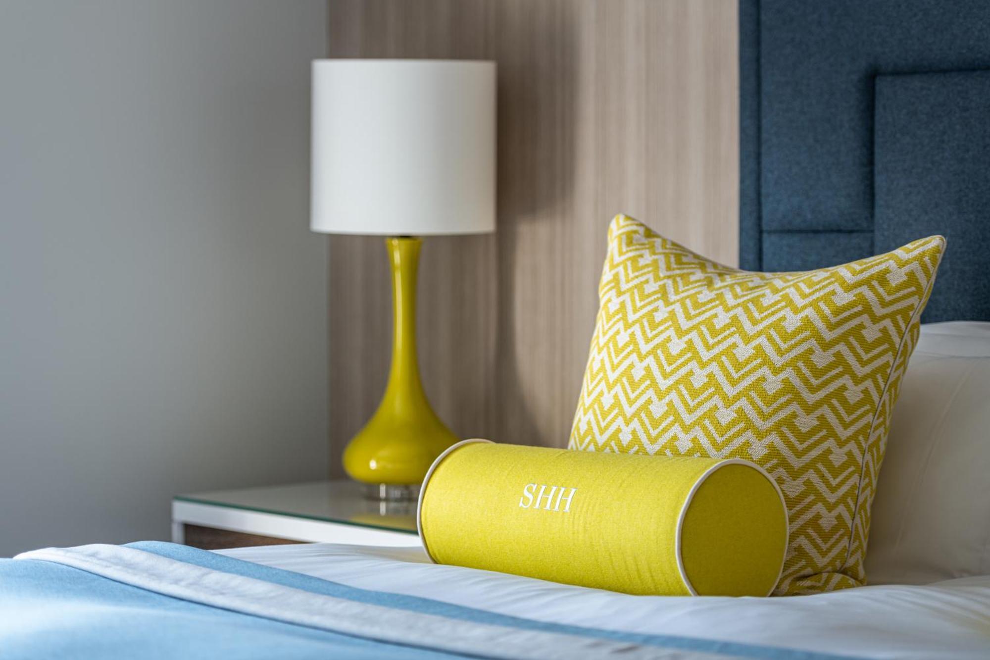 Harbour Hotel & Spa Southampton Eksteriør billede A bolster pillow