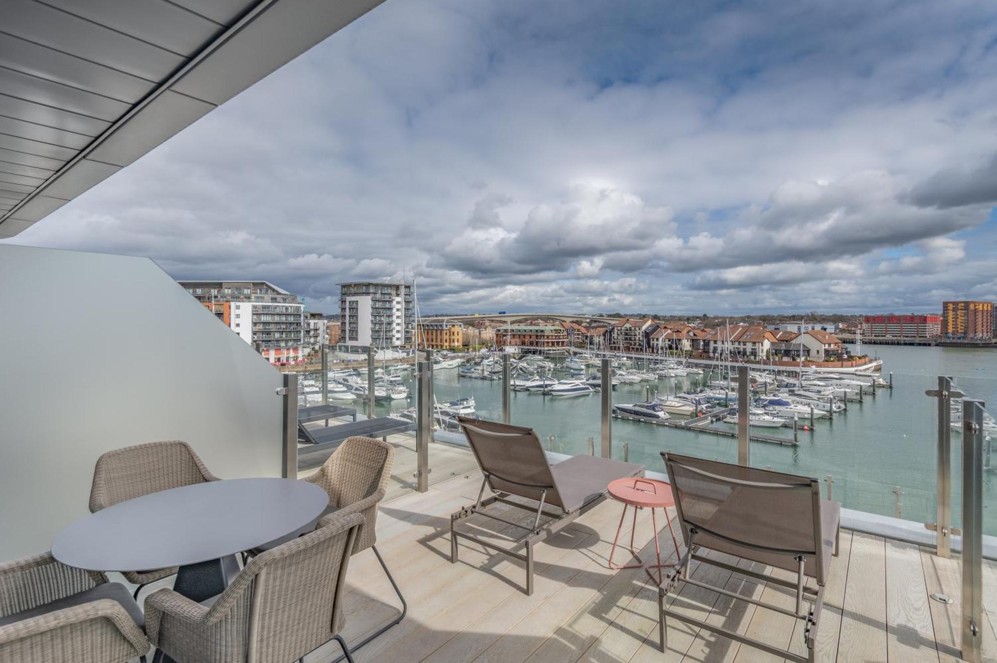 Harbour Hotel & Spa Southampton Eksteriør billede View from the roof terrace