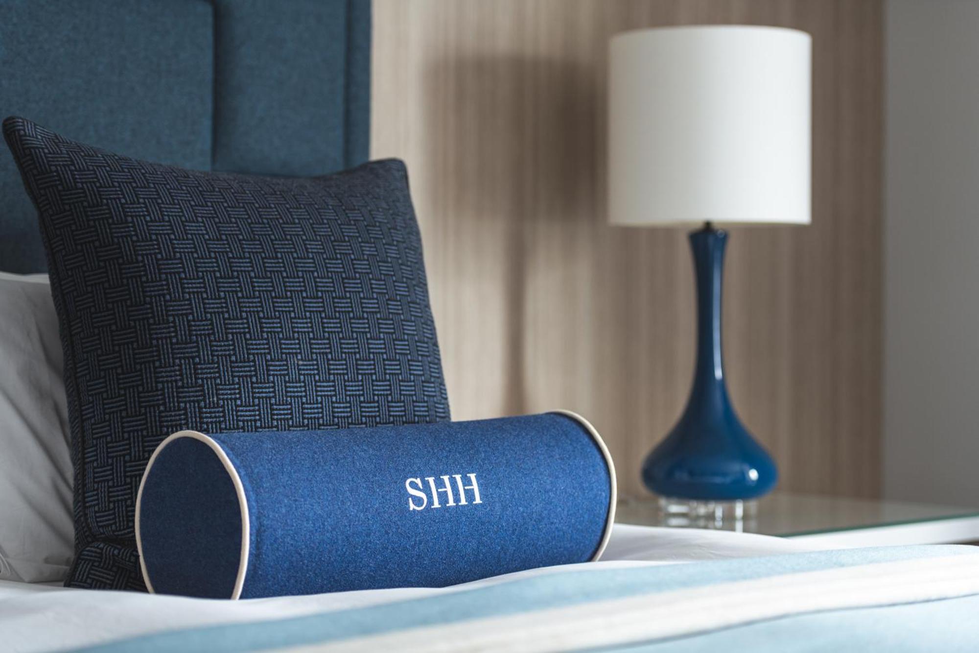 Harbour Hotel & Spa Southampton Eksteriør billede A bolster pillow